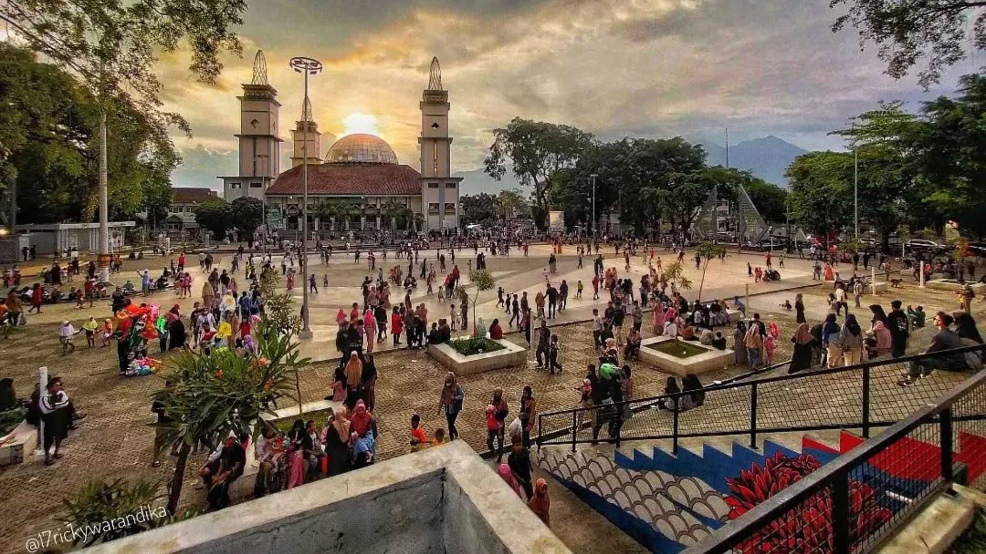 Alun-alun Garut, Ruang Terbuka Ikonik dengan Nilai Sejarah yang Kuat